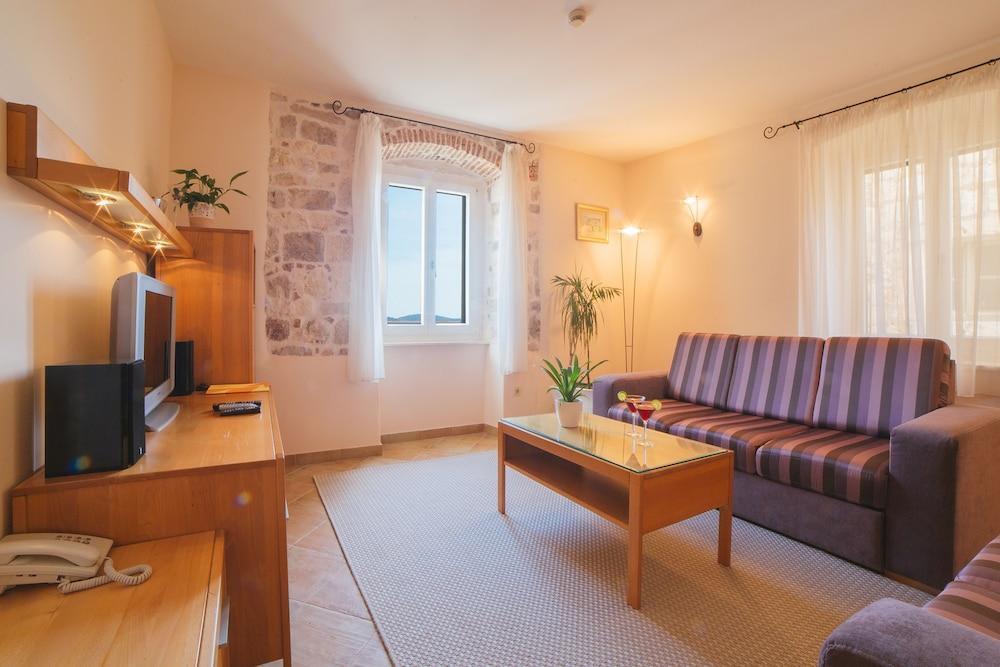 Park Hvar 4*