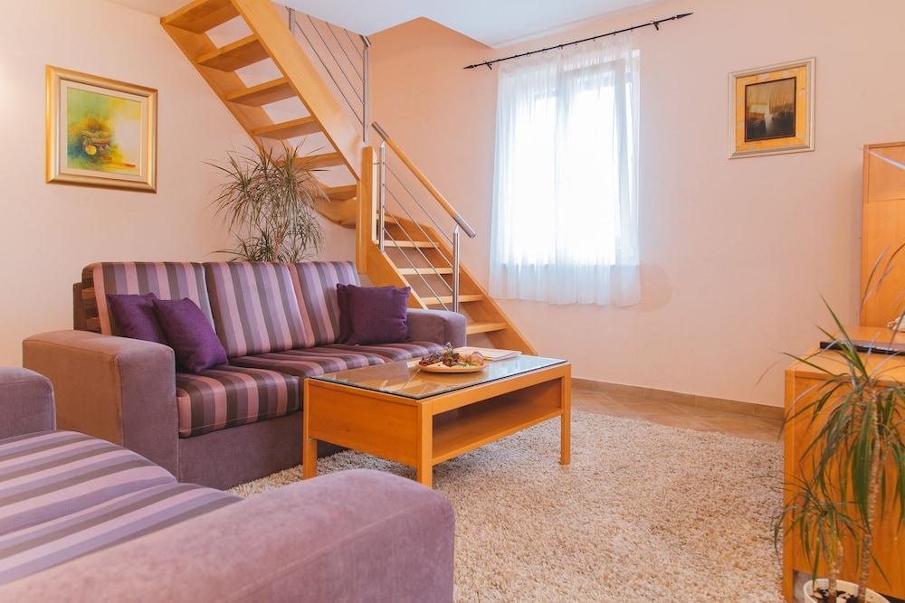 Park Hvar 4*